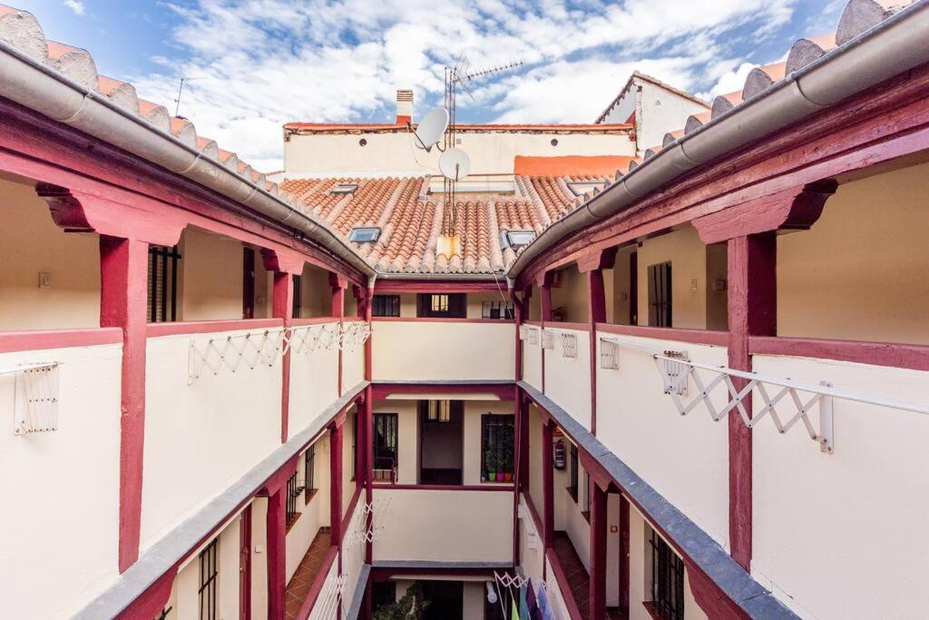 Bohemian 2Bedroom Attic In Lavapies Madrid Exterior photo